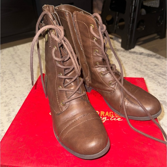 Size 7 women brown combat boots from American Rag - Picture 1 of 6